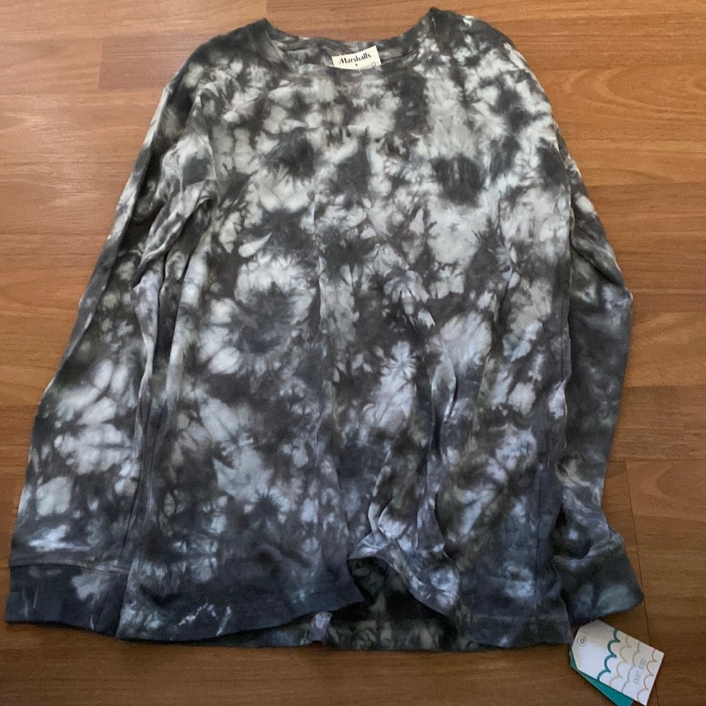 Cute Black and white tie-dye shirt